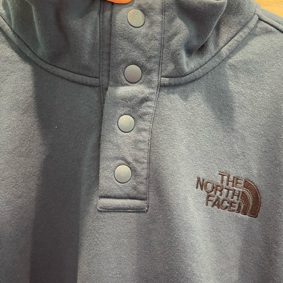 North Face pullover - Picture 2 of 4